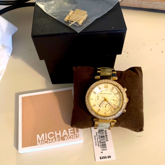 Michael Kors Gold Watch - Picture 1 of 3